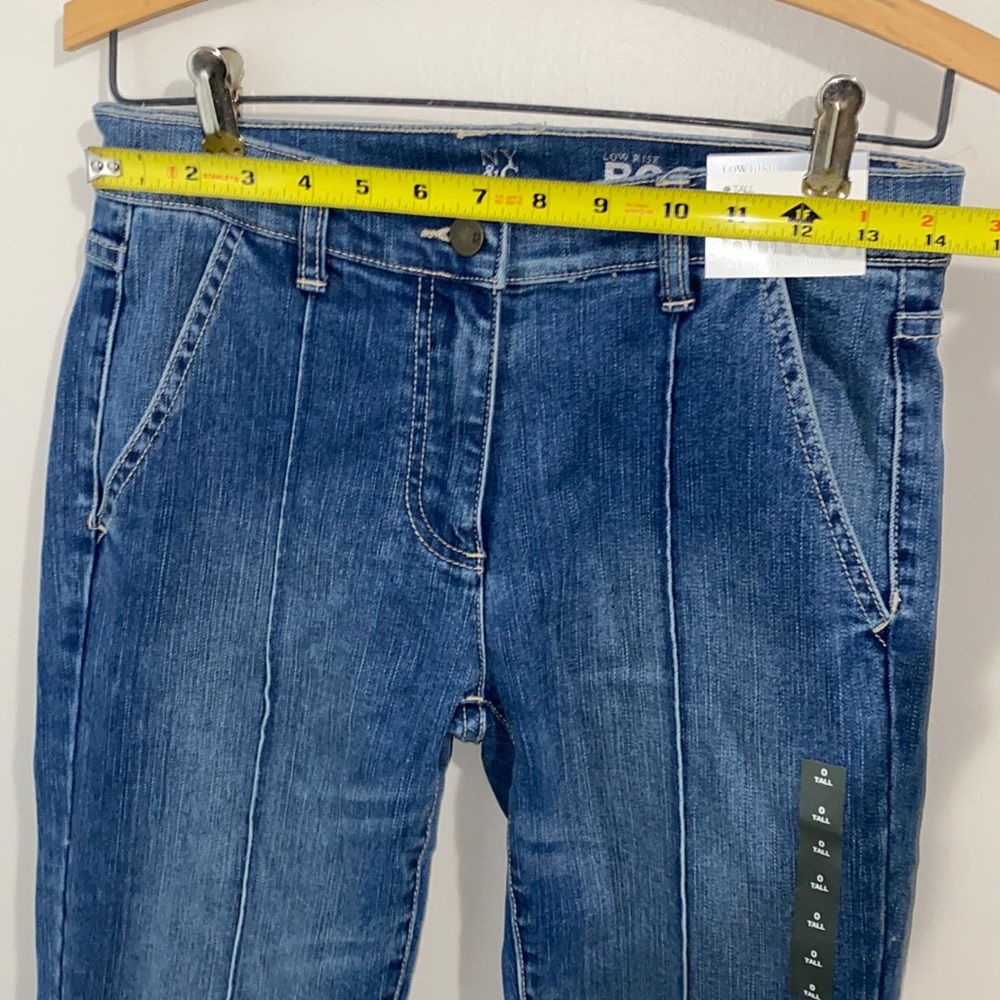 🎈NWT New York & Company Low Rise Bootcut jeans! - Picture 3 of 9